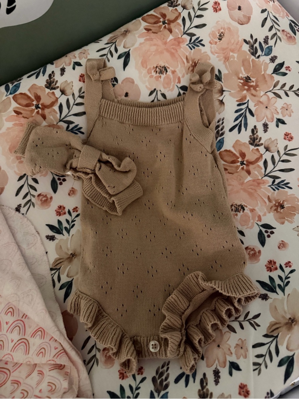 NWOT Neutral Tan Knit Ruffle Baby One-Piece Bodysuit 0-3 Months With Matching Bo